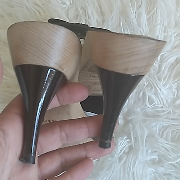 LOUIS VUITTON~MONGOGRAM GOLD STUDDED HEELS~SIZE 39 - Picture 7 of 14